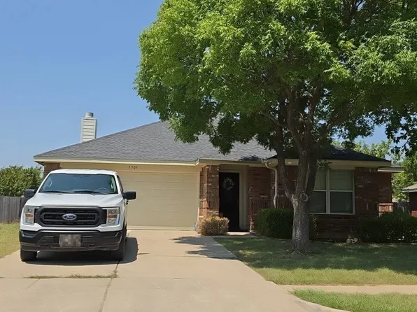 3709 Hermalinda Dr, Denton, TX 76207