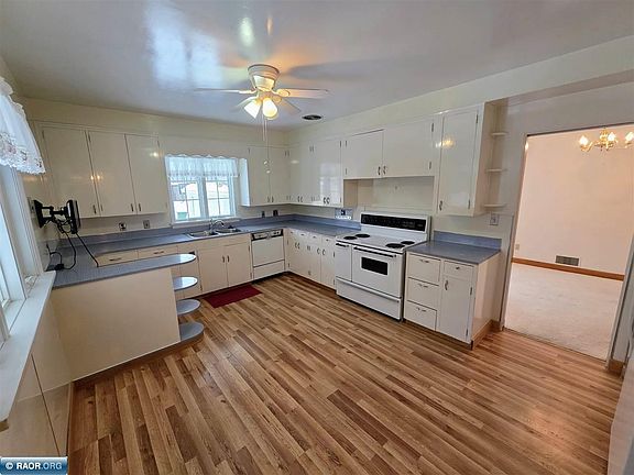 3rd image of 1927 11th Ave E