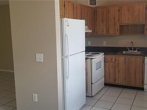 4th image of 2389 Oak Park Way #211