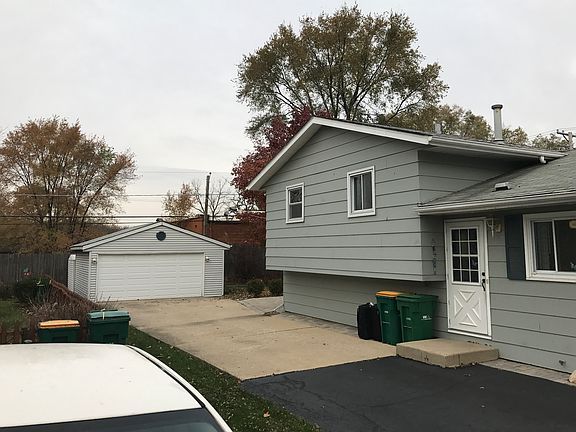 5th image of 1010 Barberry Ln