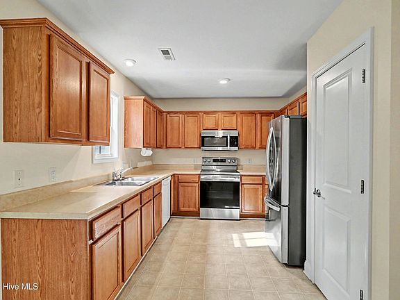 5th image of 536 Edgewood Road