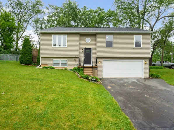 5117 Lear St, Wonder Lake, IL 60097