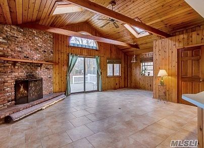3rd image of 735 Parkway