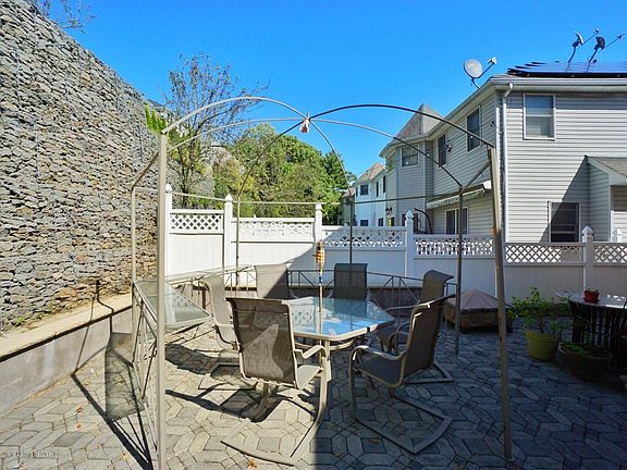 4th image of 76 Greenway Dr