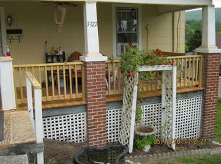 1927 S Lee Ave, Covington, VA 24426