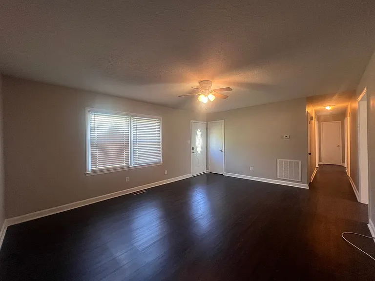 3605 Somerset Dr — Photo 3