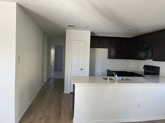 3rd image of 624 Dashwood Dr
