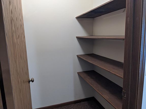 4th image of 709 Fieldstone Ct #21
