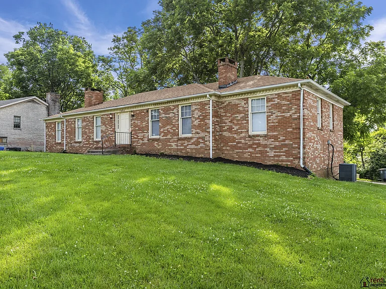 1321 Leaning Tree Ln #B — Photo 3