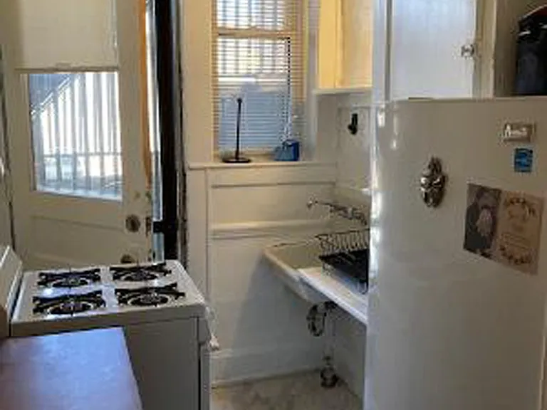 Phillips Manor — Photo 18