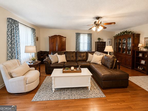 5th image of 455 Wildwood Dr