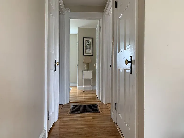 32 Loraine St — Photo 11