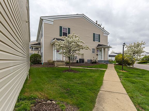2nd image of 15 Bunker Hill Ln