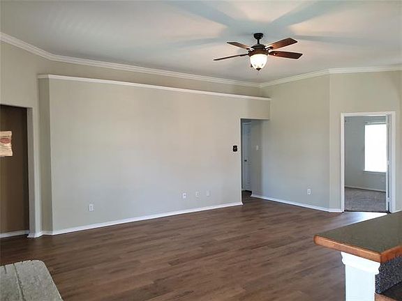 5th image of 304 Glen Oak Trl