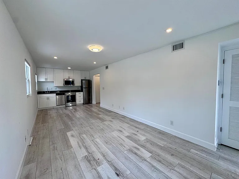 102 S K St #4 — Photo 14