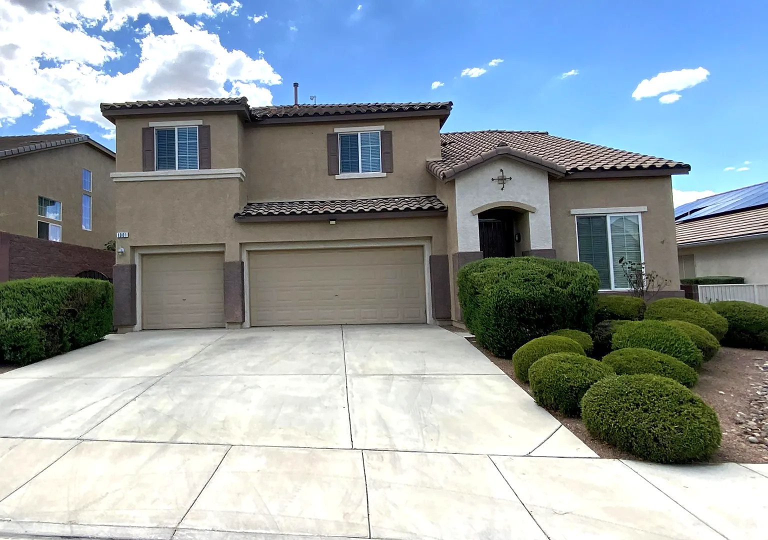 4 bedrooms and 2.5 bathrooms 2-story home located in Henderson, NV! — Photo 1