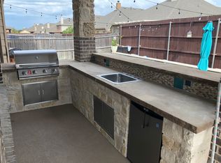 941 Viburnum Dr, Fort Worth, TX 76131