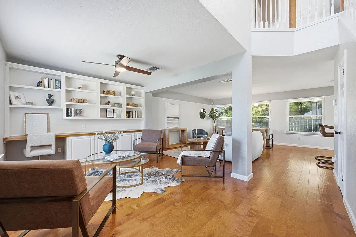 3 bed, 2.5 bath, 1990 sqft, $2,500 — Photo 2