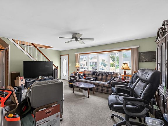 2nd image of 5 Kingwood Ln