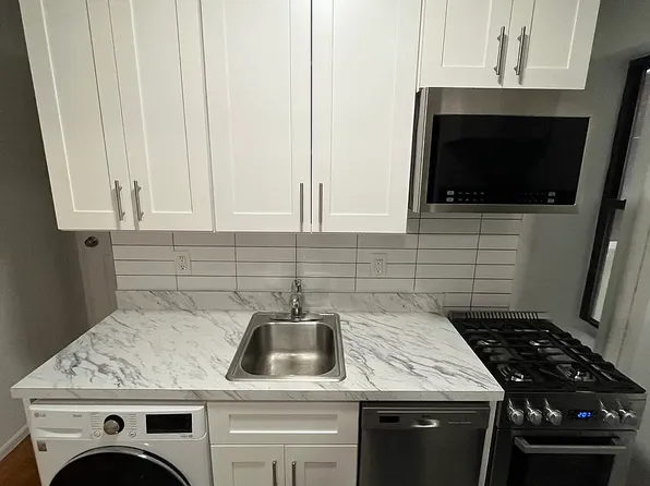 542 E 82nd St APT 6, New York, NY 10028