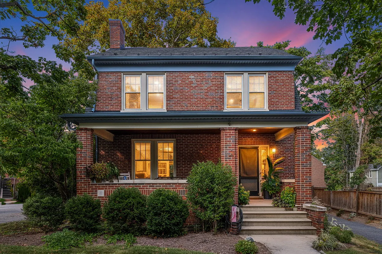 4 bed, 1.5 bath, 1932 sqft, $2,400 — Photo 1