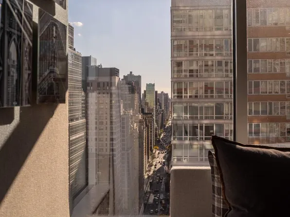 250 East 54th Street image 20 of 21