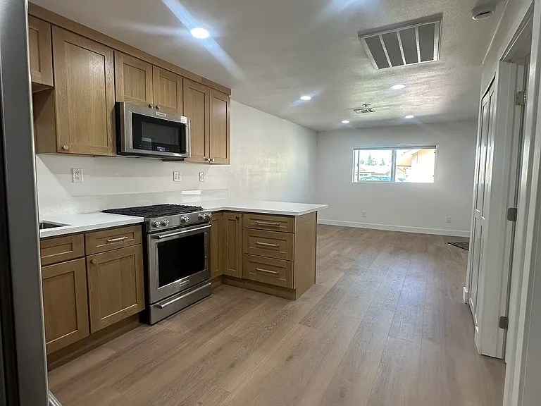 2253 E Oshkosh Ave #B — Photo 11