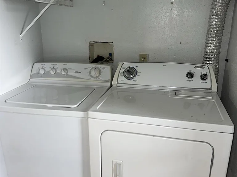 1052 N Lincoln St — Photo 13