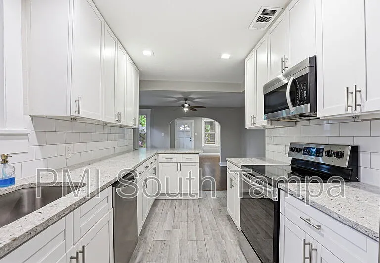 203 W Emma St — Photo 15