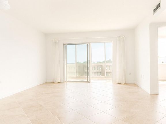 5th image of 4001 Hillcrest Drive #407