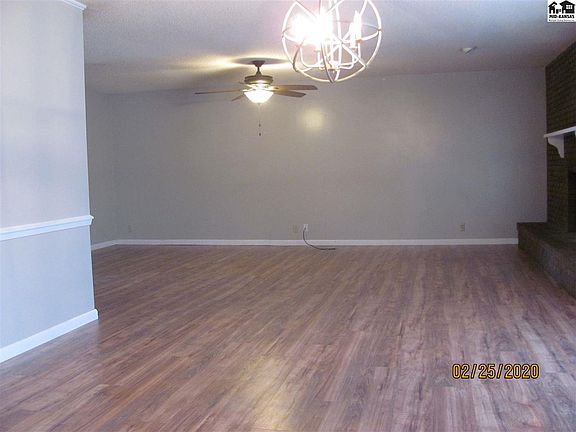 3rd image of 108 Thunderbird Dr