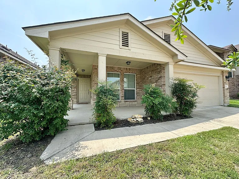 3312 Lorne Dr — Photo 2
