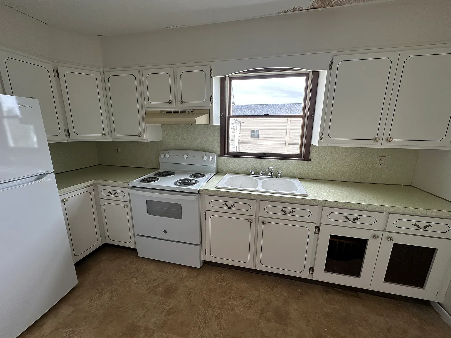 962 Ridge Ave — Photo 3