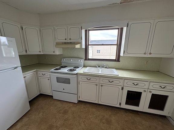 3rd image of 962 Ridge Ave #3