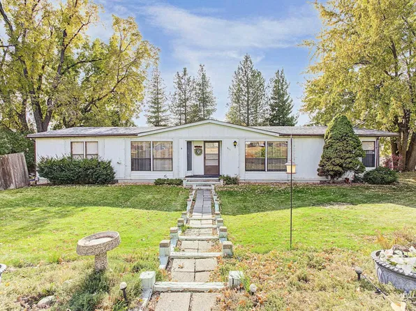 611 W Ash St, Genesee, ID 83832
