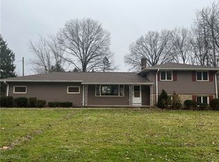 9152 Fosdick Rd, Valley View, OH 44125