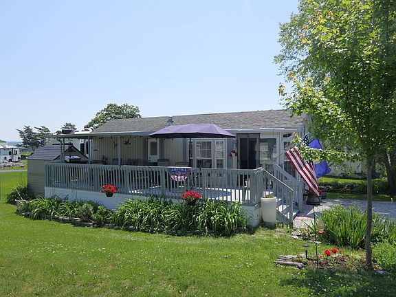 2nd image of 17 Eagle Lane #17