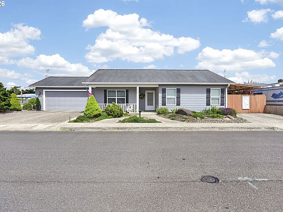3rd image of 976 Nopal St