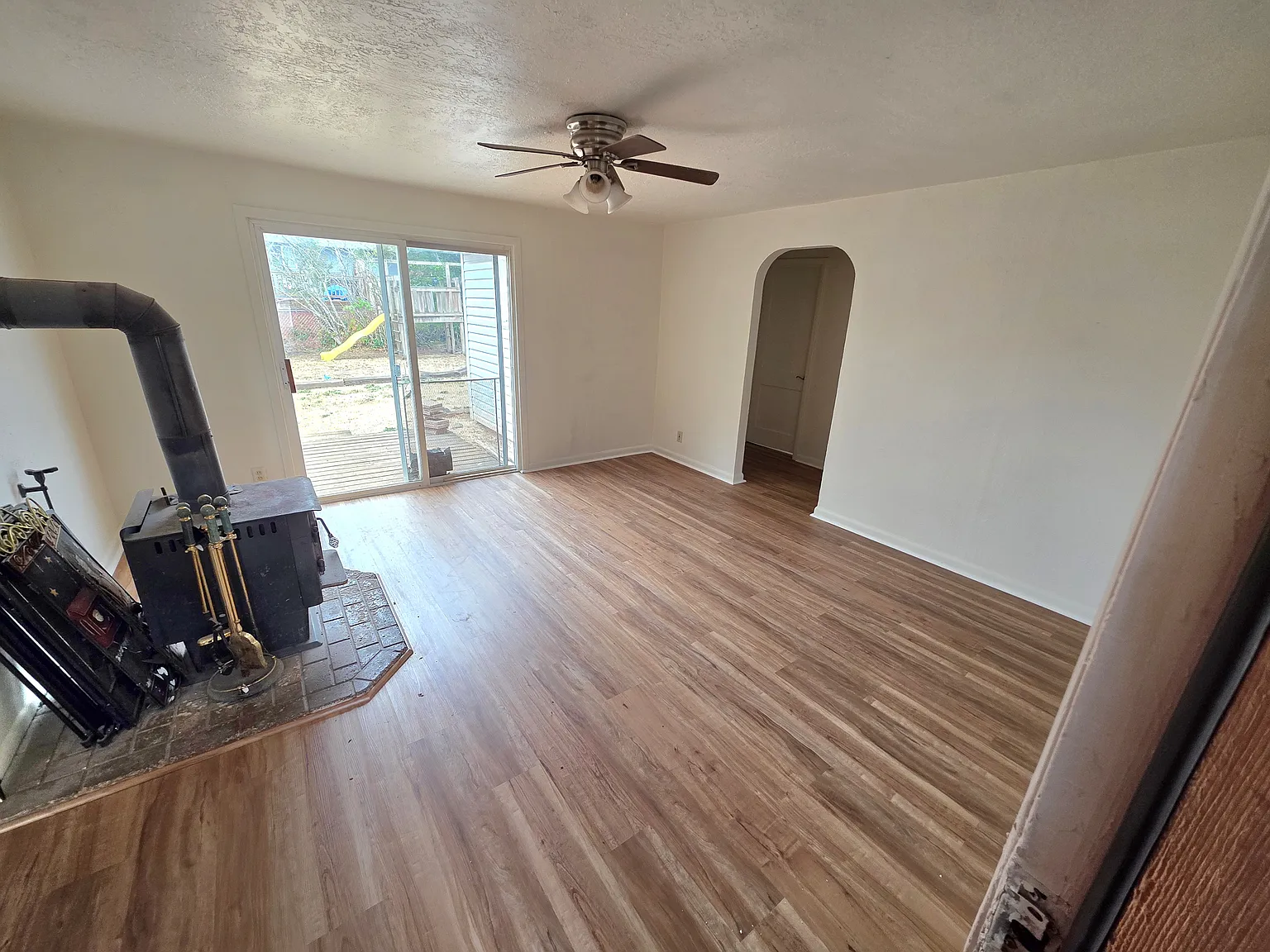 3 bed, 1250 sqft, $1,875 — Photo 3