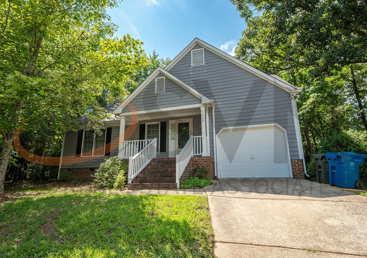Beautiful Ranch Home on Quiet Cul-de-Sac Near Duke — Photo 1