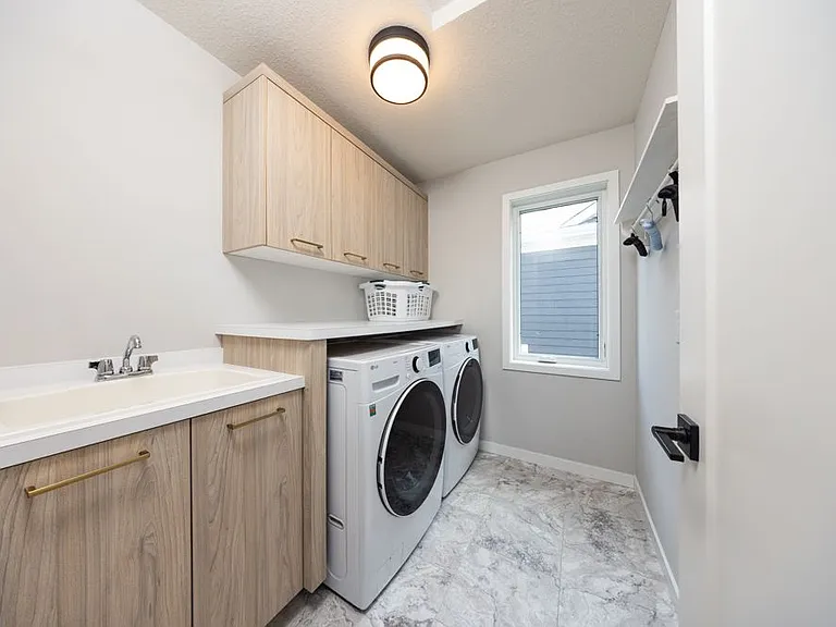 Built in shelves and sink