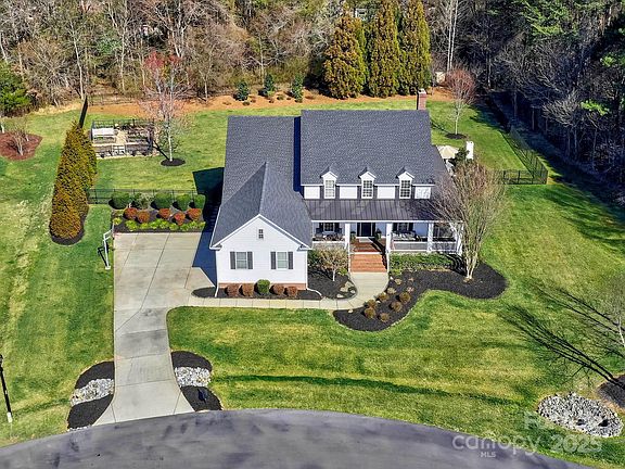 2nd image of 8817 Kerns Meadow Ln