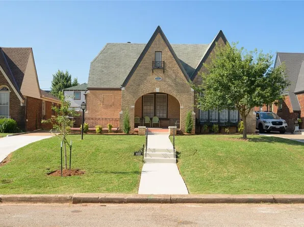 900 NE 19th St, Moore, OK 73160