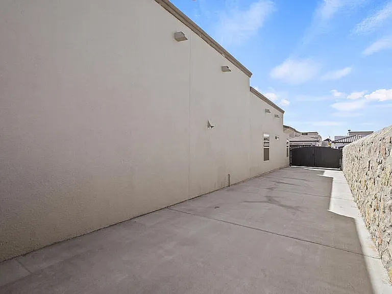 14813 Long Shadow Ave — Photo 23