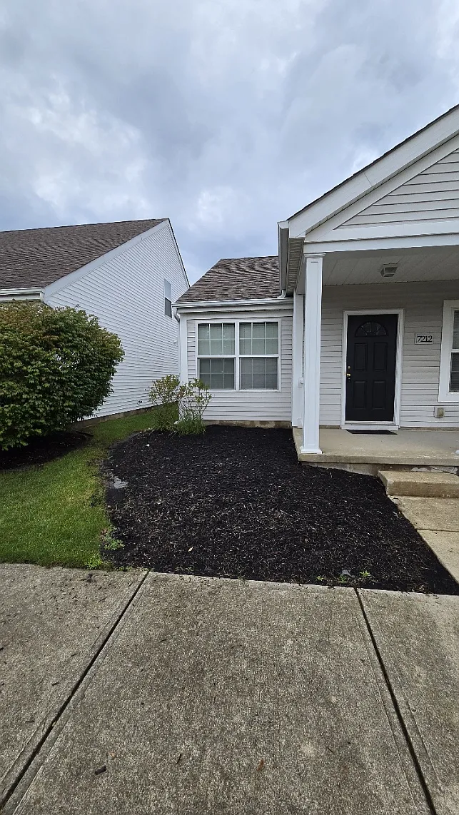 3 bed, 1194 sqft, $2,425 — Photo 1