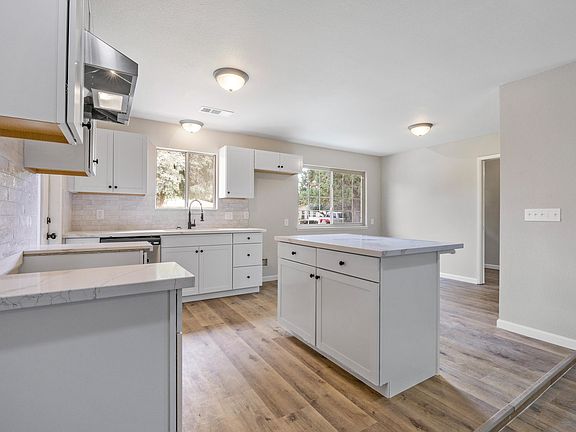 4th image of 2841 S Willis Court
