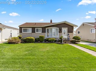 33501 Leona St, Garden City, MI 48135