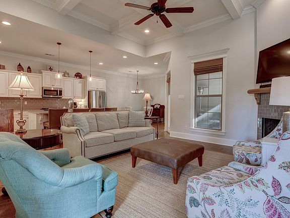 5th image of 203 Willow Vine Dr