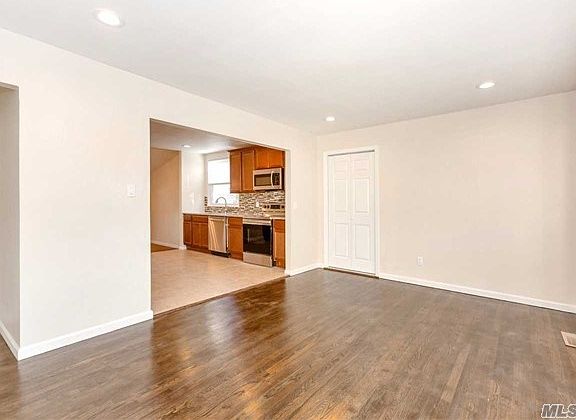 5th image of 2817 Maine Ave