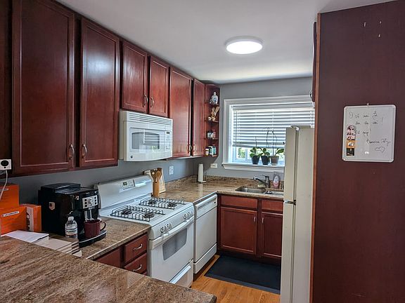 5th image of 6037 N Rockwell St APT 3D